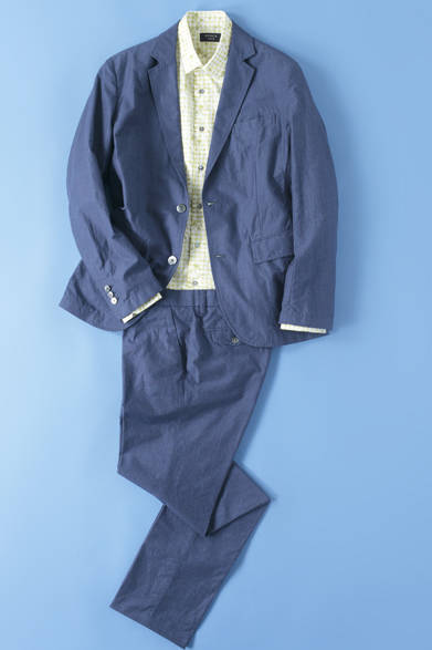 リネンを織り込んだコットンジャケットは、セットアップで着られるパンツも用意。インナーにポップなカラーのフラワープリントシャツを選んで、春の気分を着こなしで演出。ジャケット4万6200円、シャツ2万5200円、パンツ2万4150円（すべて阪急メンズ限定）（エポカ ウォモ／阪急メンズ東京6階）