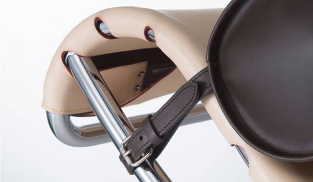 エレガントなレザーのヘッドレストストラップ