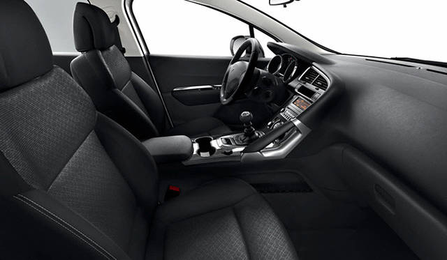 写真は海外仕様車