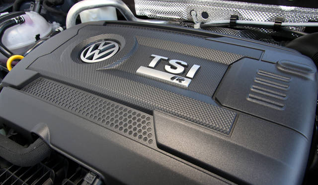 2リッター4気筒エンジンは、排気量こそ先代とおなじでも、最高出力は24psアップして280psに、最大トルクは50Nm増えて380Nmとなった