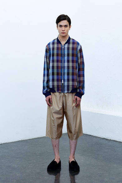 BLOUSON 3万6000円、SHORT PANTS 2万円、BANDANA 8000円、SHOES（URU×BLOHM） 2万8000円