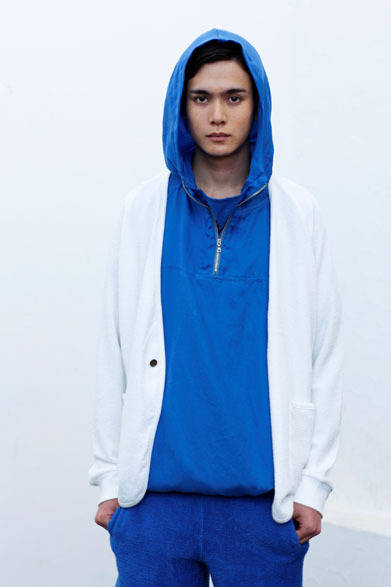 CARDIGAN 1万8000円、PARKA 2万6000円、SHORT PANTS 1万4000円