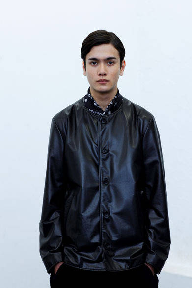 LEATHER BLOUSON 9万4000円、BANDANA 8000円、SHORT PANTS 9000円