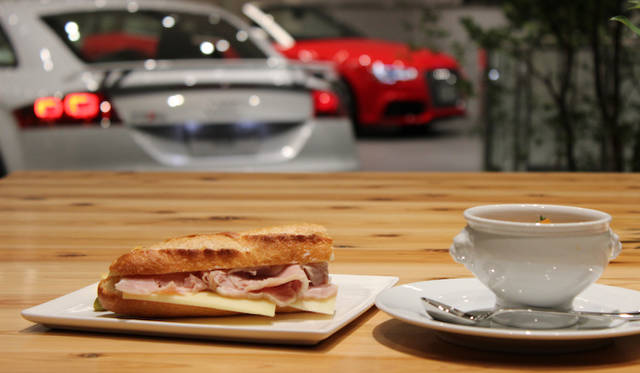 自家製ロースハムとグリュイエールチーズのバゲットサンド　760円