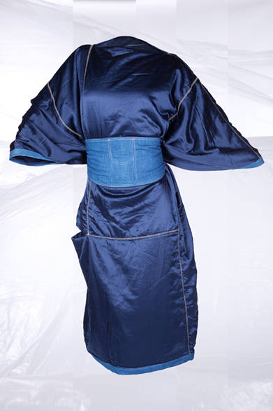 「CUMMERBUND」2万3625円、「SILK QUILT UNISEX」10万1745円<br />