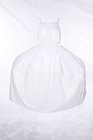「APRON DRESS WOMEN」8万4000円<br />