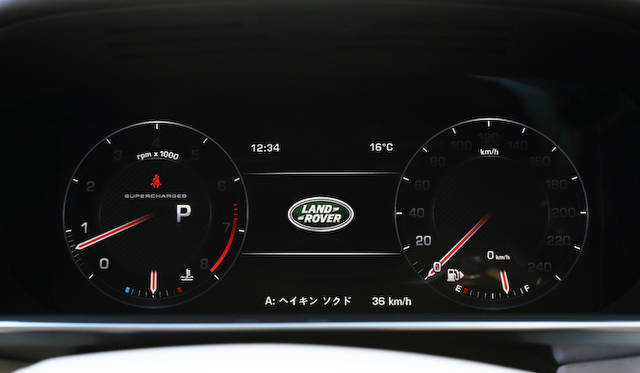 液晶式のメーター「バーチャル インストルメントパネル」は、オートバイオグラフィ ダイナミックで標準、そのほかのモデルではオプションとして設定される