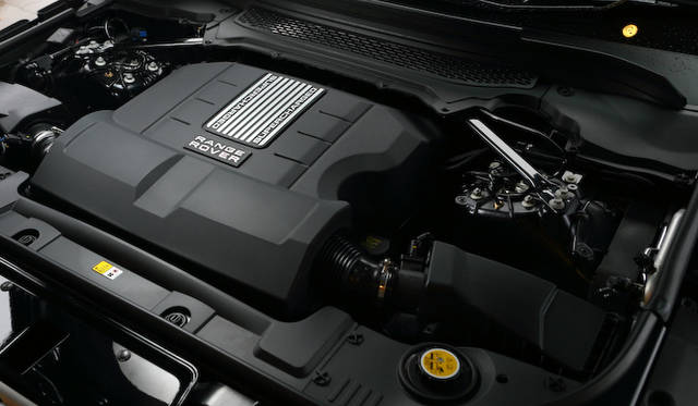 SEおよびHSEに搭載される3.0リッターV型6気筒スーパーチャージドエンジンは、最高出力340ps（250kW）/6,500、最大トルク450Nm（45.9kgm）/3,500rpmを発揮