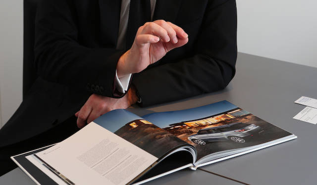 ランドローバーのインテリアデザインを担当するディビッド・サディントン氏