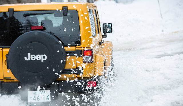 現行ジープのラインナップでは、唯一のパートタイム方式の4WDシステム「コマンドトラック」を採用するラングラー