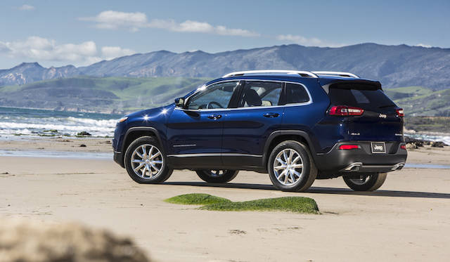 猛禽類をもイメージさせるアグレッシブなエクステリアデザインは、これまでのジープのイメージを180度替えるものといえそうだ