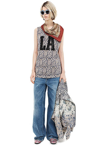 <br />サングラス 3万8000円、スカーフ 3万3000円、タンクトップ 6万8000円、ジャケット 40万7000円