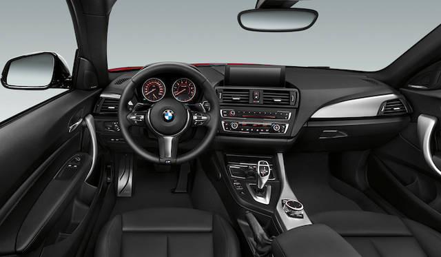 本国仕様。日本仕様は右ハンドルのみの設定