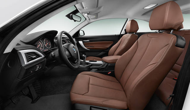 本国仕様。日本仕様は右ハンドルのみの設定