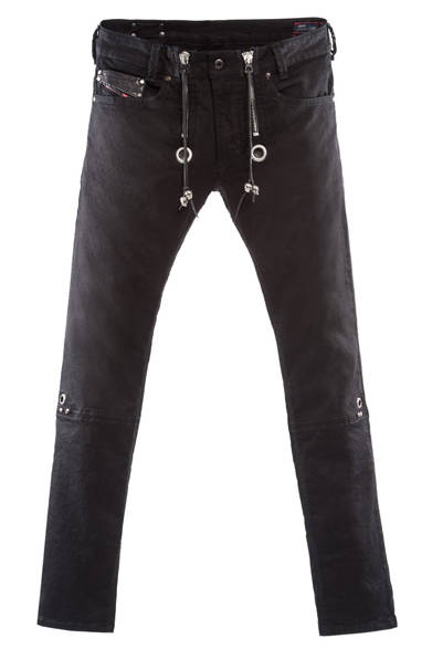 デニムパンツ4万7000円（税別）