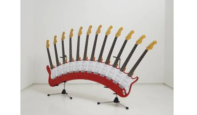 <strong>ART FAIR TOKYO 2014｜アートフェアの核となるセクションとパートナーブースの魅力を公開！</strong>　佐藤好彦「プレゼント・アームズ・アークタイプ（キャンディ・アップル・レッド）」,2011