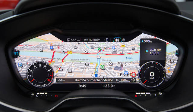 2014年1月のCES（コンシューマー エレクトロニクス ショー）で公開された、新型TTのインテリア