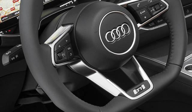 2014年1月のCES（コンシューマー エレクトロニクス ショー）で公開された、新型TTのインテリア