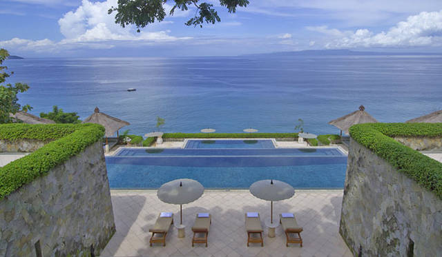 <strong>Amanresorts｜アマンリゾーツ</strong>　「アマンキラ（Amankila）」　Three-tier Pool　© Amanresorts