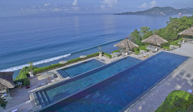 <strong>Amanresorts｜アマンリゾーツ</strong>　「アマンキラ（Amankila）」　Three-tier Pool　© Amanresorts