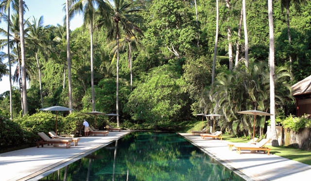 <strong>Amanresorts｜アマンリゾーツ</strong>　「アマンキラ（Amankila）」　Beach Club Lap Pool　© Amanresorts