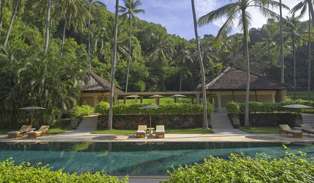 <strong>Amanresorts｜アマンリゾーツ</strong>　「アマンキラ（Amankila）」　Beach Club　© Amanresorts