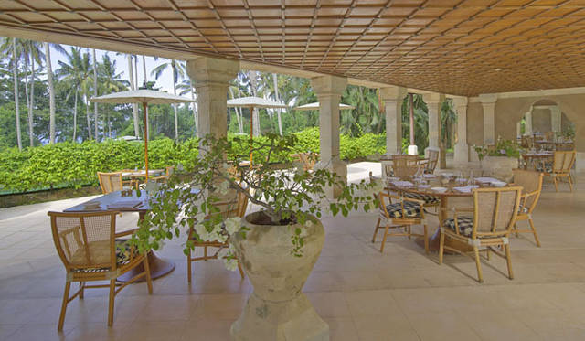 <strong>Amanresorts｜アマンリゾーツ</strong>　「アマンキラ（Amankila）」　Beach Club_Terrace Restaurant　© Amanresorts