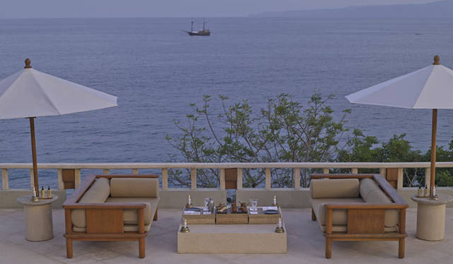 <strong>Amanresorts｜アマンリゾーツ</strong>　「アマンキラ（Amankila）」　Suite Private Dining　© Amanresorts