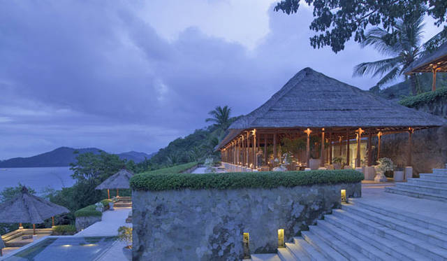<strong>Amanresorts｜アマンリゾーツ</strong>　「アマンキラ（Amankila）」　Restaurant Exterior　© Amanresorts