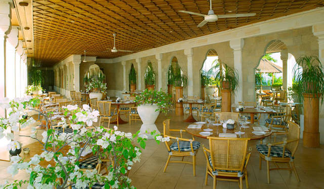 <strong>Amanresorts｜アマンリゾーツ</strong>　「アマンキラ（Amankila）」　Terrace　© Amanresorts