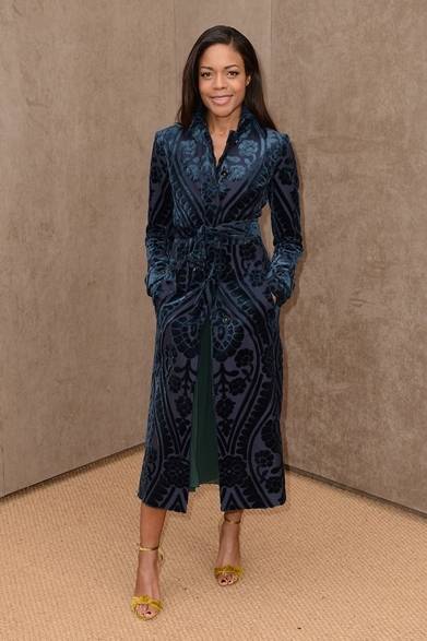 <strong>2014年秋冬コレクション会場スナップ</strong>　Naomie Harris ｜ナオミ・ハリス　（バーバリー プローサムの会場にて・ロンドン）