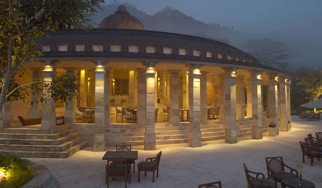 <strong>Amanresorts｜アマンリゾーツ</strong>　「アマンジウォ（Amanjiwo）」　Dining Terrace　© Amanresorts