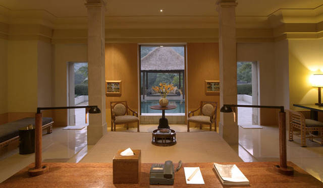 <strong>Amanresorts｜アマンリゾーツ</strong>　「アマンジウォ（Amanjiwo）」　Suite Bedroom　© Amanresorts