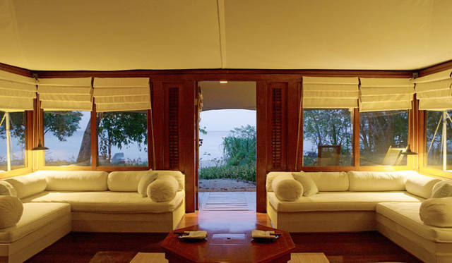 <strong>Amanresorts｜アマンリゾーツ</strong>　「アマンワナ（Amanwana）」　Tent Living Area　© Amanresorts