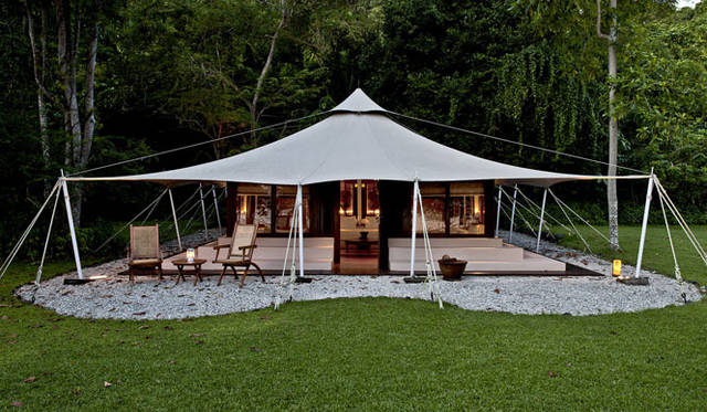 <strong>Amanresorts｜アマンリゾーツ</strong>　「アマンワナ（Amanwana）」　Ocean Tent　© Amanresorts