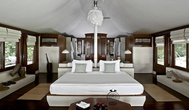 <strong>Amanresorts｜アマンリゾーツ</strong>　「アマンワナ（Amanwana）」　Tent Interior　© Amanresorts