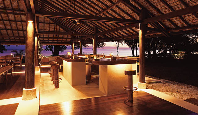 <strong>Amanresorts｜アマンリゾーツ</strong>　「アマンワナ（Amanwana）」　Bar　© Amanresorts