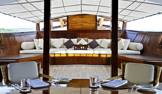 <strong>Amanresorts｜アマンリゾーツ</strong>　「アマンワナ（Amanwana）」　Amanikan Foredeck Dining Area　© Amanresorts