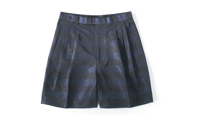 ショーツ2万2000円（税別）