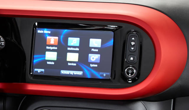 ビルトインのインフォテイメントシステム「R-Link Revolution」