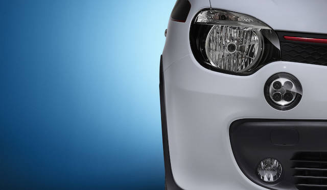 ヘッドライト下にそなわるLED丸型フォグランプは、先代の意匠をひきついだもの