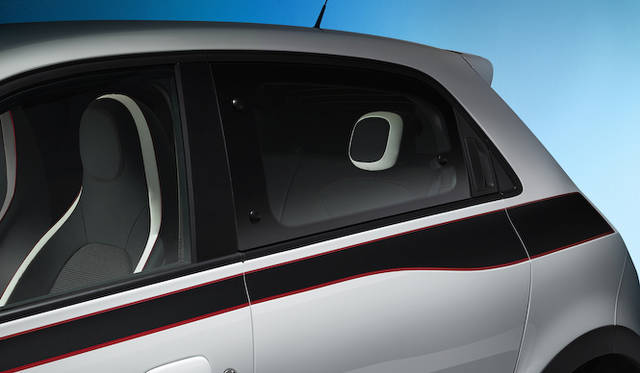 前後のライト間を繋げるラインは、ボディのもつ凹凸をあらわし、マッシブな印象をもたせる大切なアクセントだという