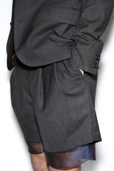 オーガンジーを裾から見せて涼しげな印象をあたえるショートパンツ2万9000円　※税抜価格