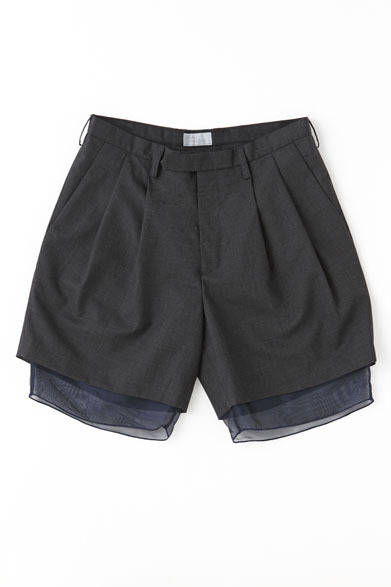 ショートパンツ2万9000円　※税抜価格