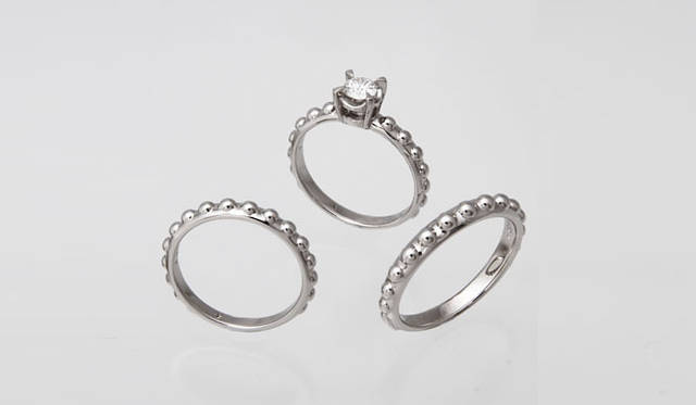 「Monumental –Dome-（モニュメンタル ドーム）」　Engagement Ring Dome（地金 Pt950・ダイヤモンド 0.30ct から）34万8000円～、Wedding Ring Dome N（地金 Pt950・幅 約2.7mm　#5～#22）13万円、Wedding Ring Dome W（地金 Pt950・幅 約3.1mm　#5～#22）17万円　※すべて税抜価格