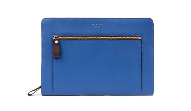 <strong>TED BAKER｜国内3店舗目が新宿高島屋にオープン</strong>　メンズタブレットケース　2万3250円