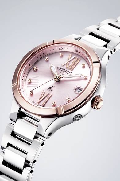 <strong>CITIZEN｜シチズン クロスシー ティタニア ライン ミニソルシリーズ</strong><br /><br />発売日｜3月7日（金）<br />モデル｜3モデル<br />価格｜6万8000円～7万1000円<br /><br />