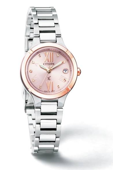 <strong>CITIZEN｜シチズン クロスシー ティタニア ライン ミニソルシリーズ</strong><br /><br />発売日｜3月7日（金）<br />モデル｜3モデル<br />価格｜6万8000円～7万1000円<br /><br />