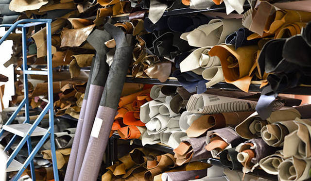 増設にともなって新設された革の検査スペース