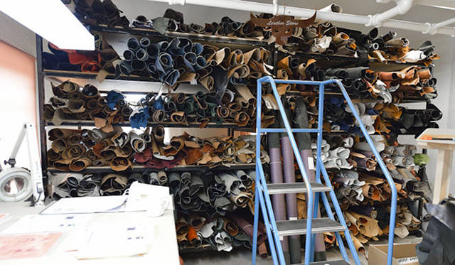 ジョンロブが主に使っているのは「フルグレイン」の革